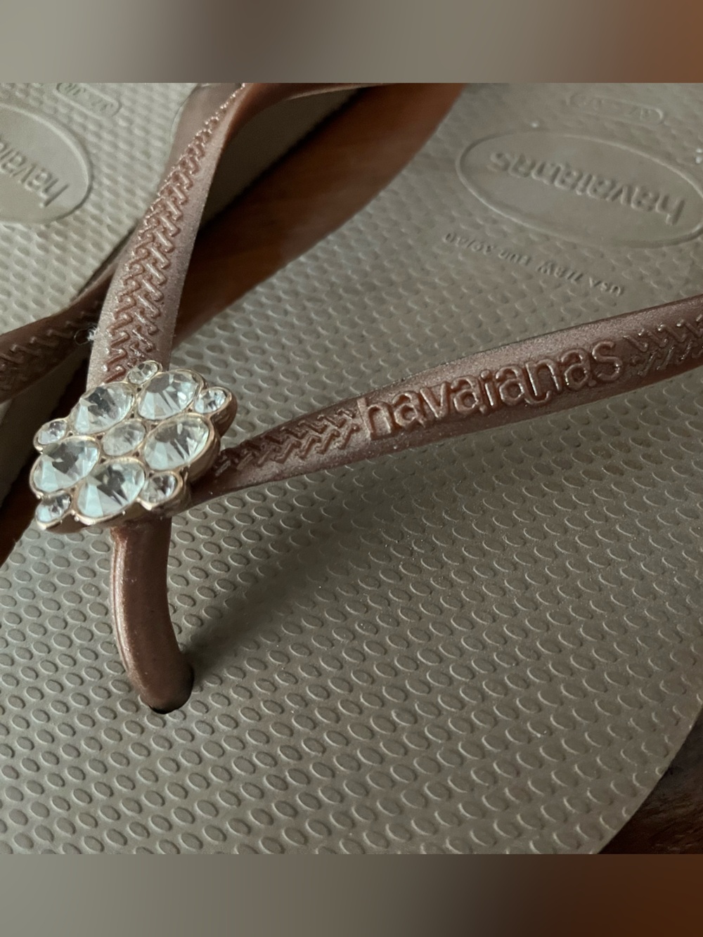 Havaianas Women's Slim Crystal Poem Gold Metallic with Flower Embellishment SZ 8 - Picture 4 of 6